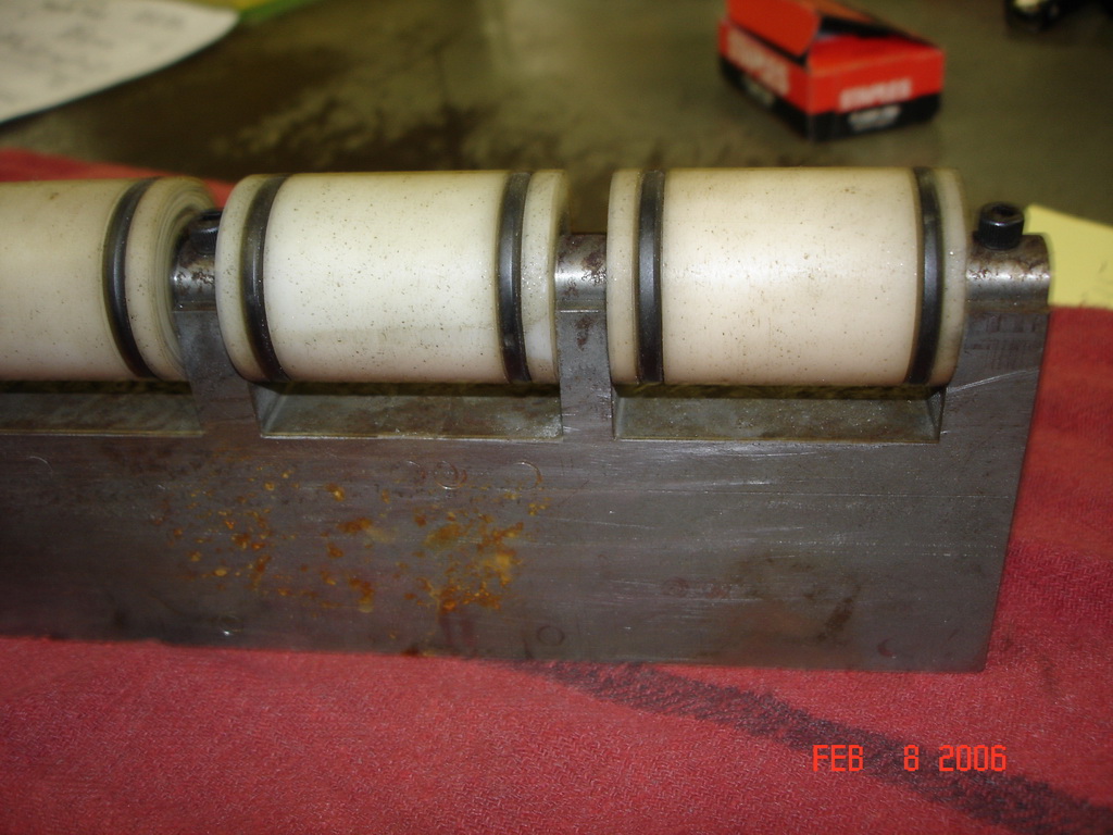close-up-roller-workblade-with-rubber-o-rings